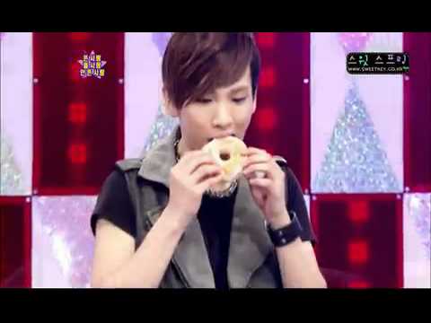 SHINee Key eating donut