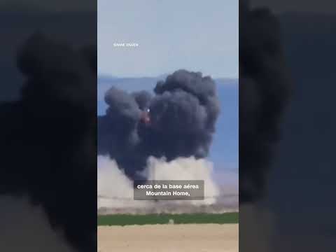 Video capta cómo dos aviones de combate colisionan en un espectáculo aéreo en Idaho
