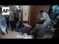 OMS visita hospital Al Aqsa en el centro de Gaza, y afirma que el director pidió protección