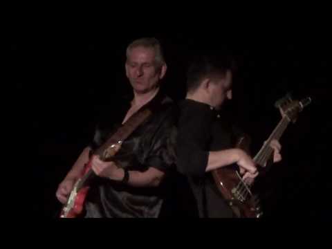 Kadr z filmu Rock z Antypodów - koncert Roba Tognoni w MOKSiR w Chojnowie