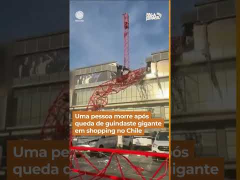 Uma pessoa morre após queda de guindaste gigante em shopping no Chile #shorts #falabrasil