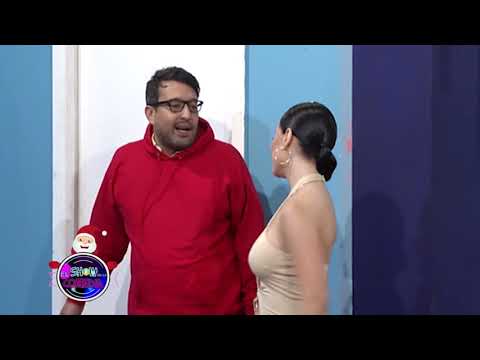 La vecina le lleva un bizcochito al vecino - El Show de la Comedia