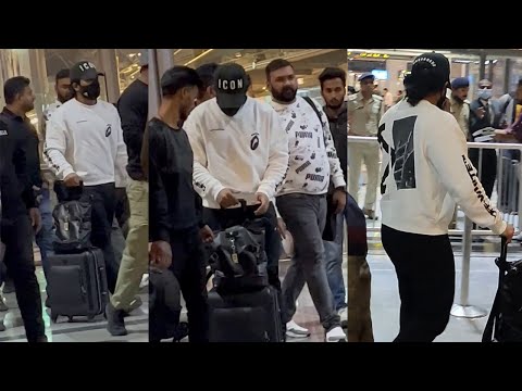 Tollywood icon star Allu Arjun spotted at Hyderabad airport