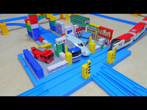 トミカプラレールブロック　のりものブロックタウンボックス　消防ポンプ車　通勤電車　車両基地　駅