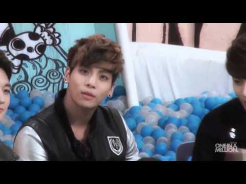 Jonghyun eye contact