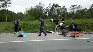 PRF atende acidente grave no km 5 da BR 293, em Pelotas, envolvendo um Fiesta e um Kicks