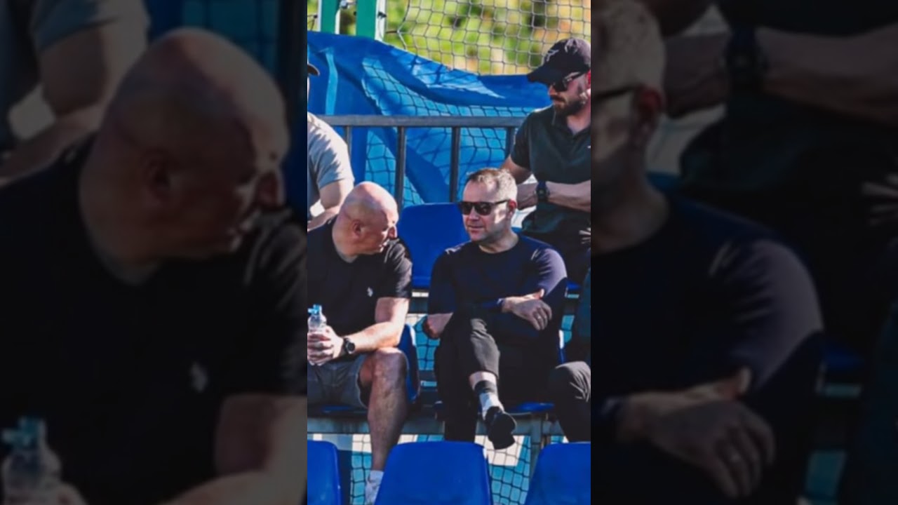 Навроцкий отдыхает на матче. Минутка передышки перед вступлением в должность