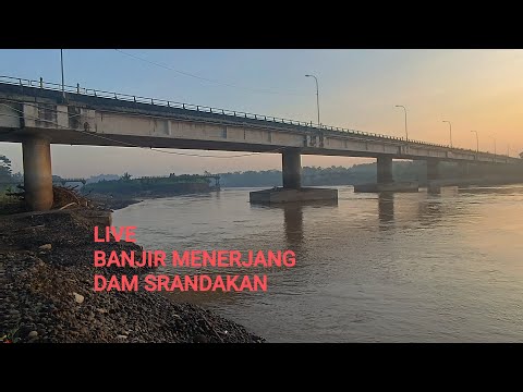 Eko Suyanto sedang live 🔴 BANJIR MENERJANG DAM SRANDAKAN