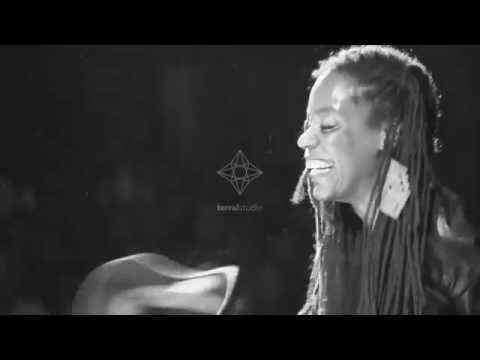Say It Extraño - Extraño Weys feat. Akua Naru