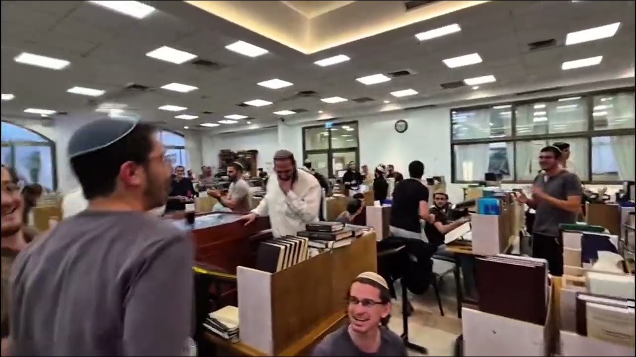 חזרתו של רן גואילי: ריקודים בהיכלי הישיבות