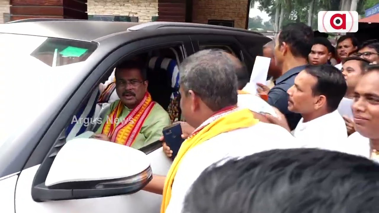 Dharmendra Pradhan Meets National Wheelchair Cricketer | Argus News
