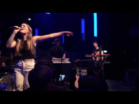 Maggie Rogers - Harvest Moon (Neil Young cover) Copenhagen March 2017 HD