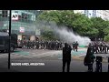 Protesters in Argentina try to block central avenue, face police repression  - 00:34 min - News - Video