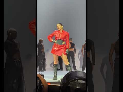 Rosalia - Bizcochito chewing gum #shorts #rosalia #motomami #chewingum #houston