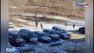 Опасные игры: Школьники из посёлка Лукьяновка устроили хоккейный каток прямо у проезжей части
