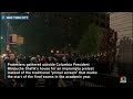 Pro-Palestinian demonstrators scream outside Columbia University presidents home  - 00:41 min - News - Video