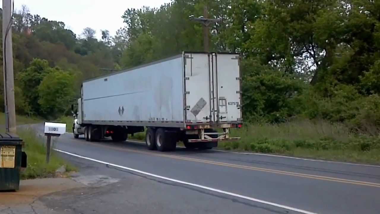 18 Wheeler Trailer Lock Up - YouTube