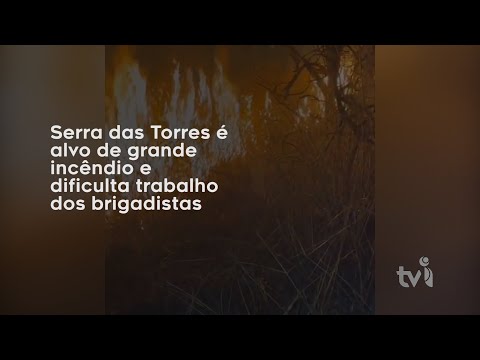 Vídeo: Serra das Torres é alvo de grande incêndio e dificulta trabalho dos brigadistas