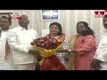 బాబుమోహన్ కు కేసీఆర్ బంపరాఫర్..? | KCR Offer to Babu Mohan | Jordar News | hmtv  - 01:30 min - News - Video