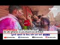 Holi 2024: Varanasi में होली की धूम,सड़कों से लेकर घाटों तक कुछ यूं दिखा रंग | Ground Report  - 02:32 min - News - Video