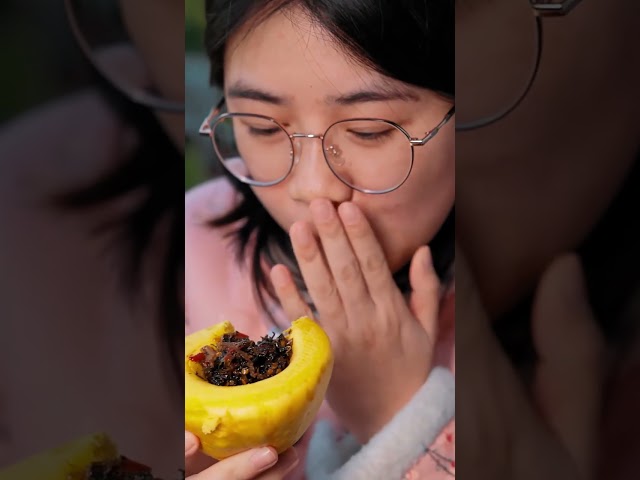Funny eating videos make people laugh until their stomachs hurt