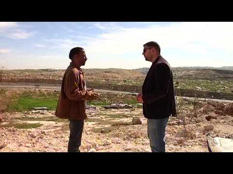 نشطاء المقاومة الشعبية ينجحون ببناء "بوابة القدس"