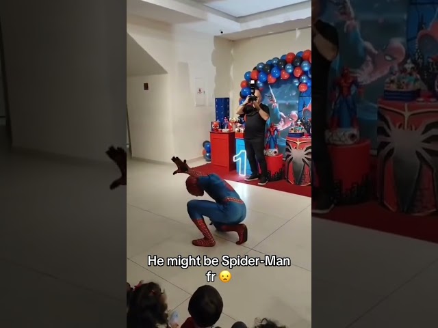 He may actually be Spider-Man 😱 (via @aranhahumana97/TT)