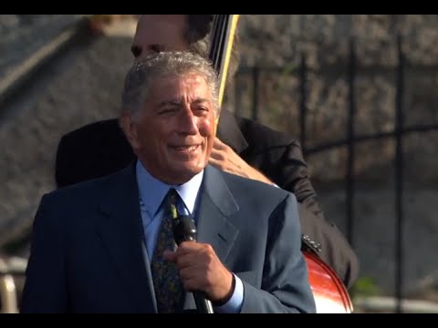 Tony Bennett - It Don't Mean A Thing If It Ain't Got That Swing - Newport Jazz (Official)