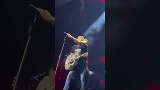 Jason Aldean suffers heat stroke at concert