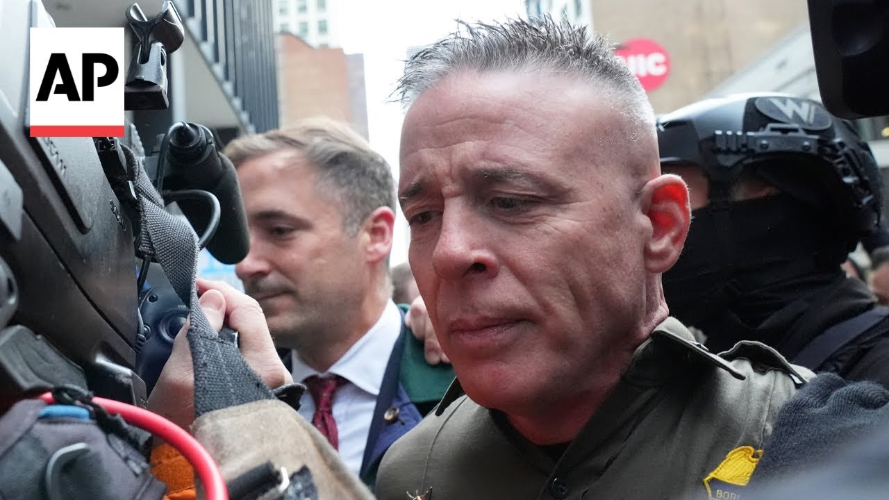 Judge orders Border Patrol official in Chicago to meet with her daily