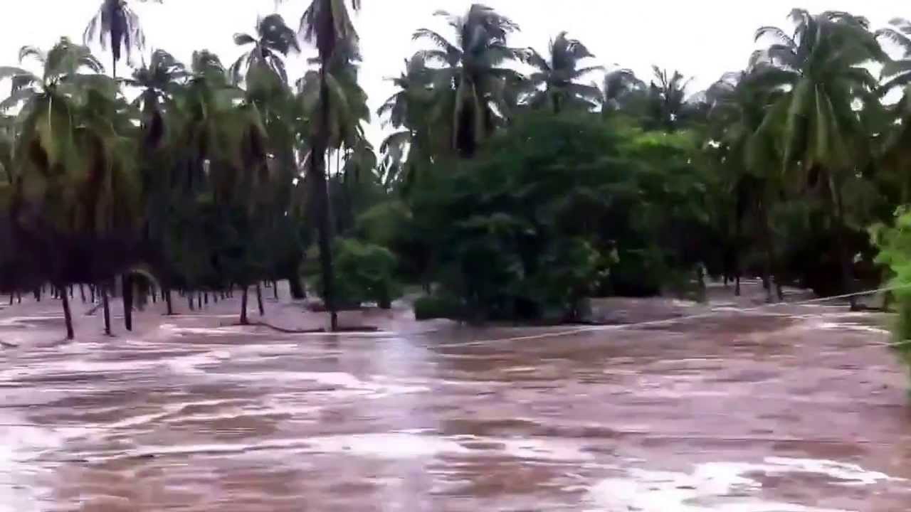 El Rio De Coyuca Tomo Su Cause Poblado Los Cimientos Inundado Youtube