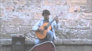 Felix Manye Rodriguez - Improvisation in piazza priori, Volterra Italia