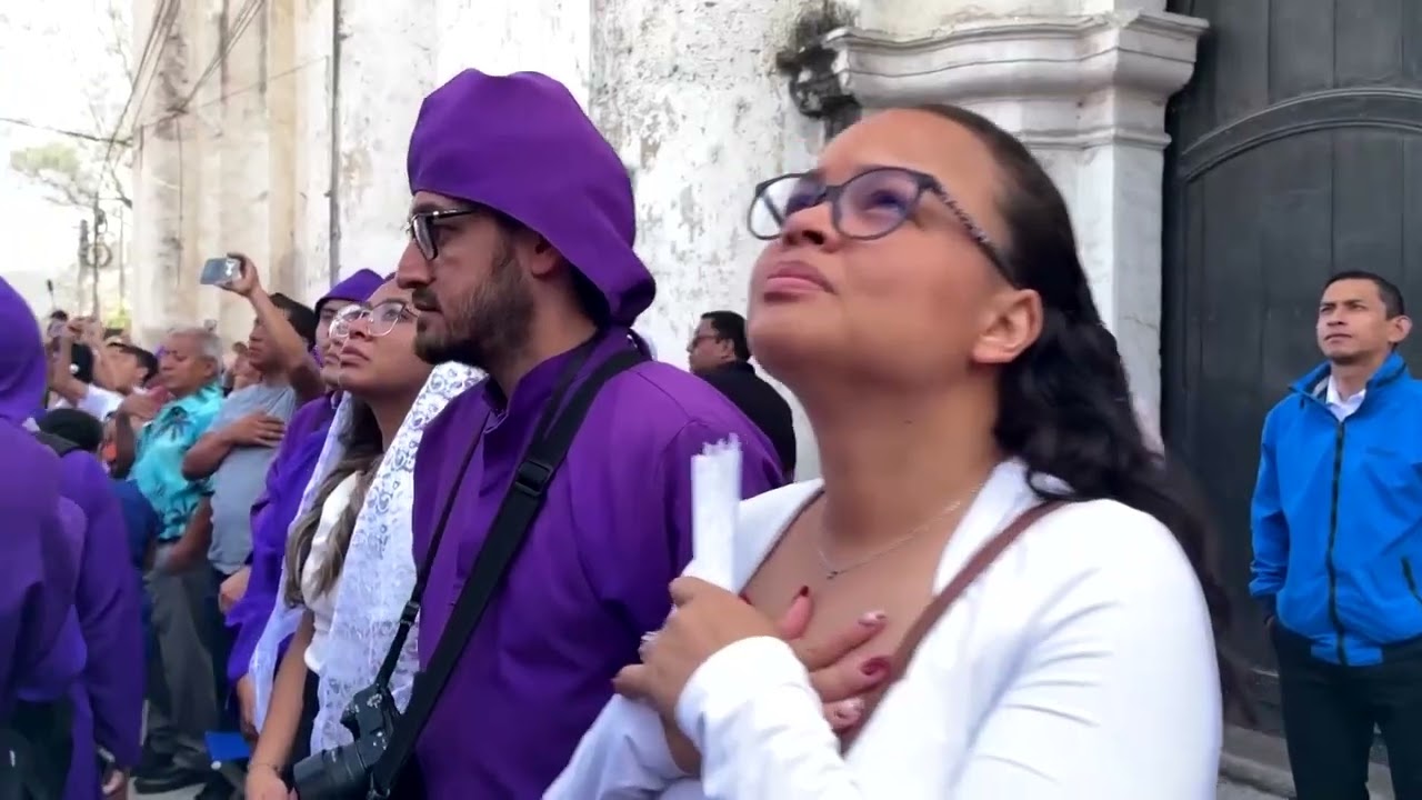 Faith and color fill Guatemala streets on Holy Thursday