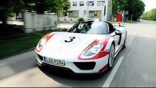 918 Spyder: combined fuel consumption in accordance with EU 5: 3.1-3.0 l/100 km; CO₂ emissions: 72-70g g/km; Electricity consumption: 12.7 kWh/100 km