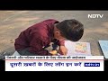 Weighing Machine पर लोगों का Weight माप कर ख़ुद की पढ़ाई का ख़र्च और परिवार चलाता है Deepak  - 03:46 min - News - Video