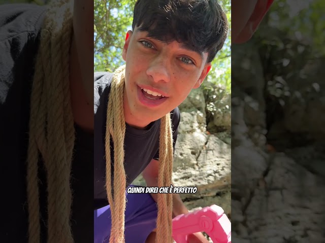 IO E IL MIO FRATELLINO PIÙ PICCOLO LEGHIAMO LA MIA RAGAZZA IN UN BOSCO 😱😂