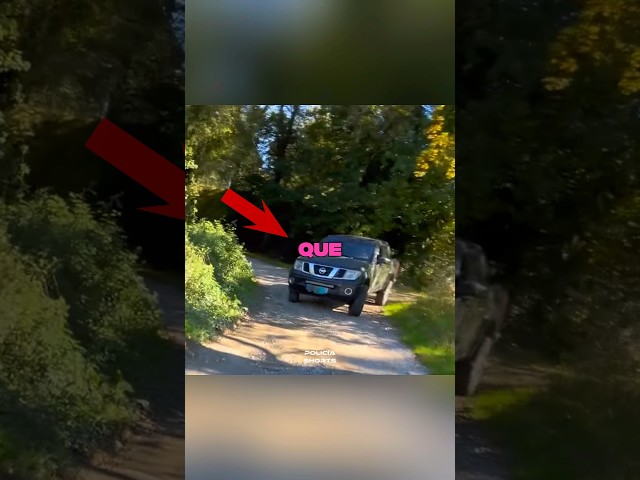 ¡El motociclista casi cae en una trampa peligrosa! 😳