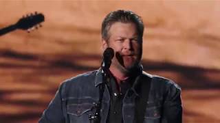 Blake Shelton - God&#39;s Country (ACM Awards 2019 Performance)