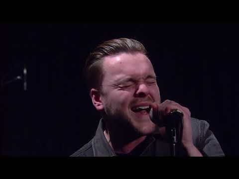 Victoria performs Runaway for BBC Introducing