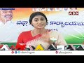 నాన్న ఉన్నప్పుడు నువ్వు  చేసిందేంటి ? YS Sharmila Sensational Comments On Jagan | ABN  - 02:11 min - News - Video