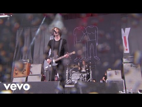 Catfish and the Bottlemen - Cocoon (Live at Glastonbury 2015)
