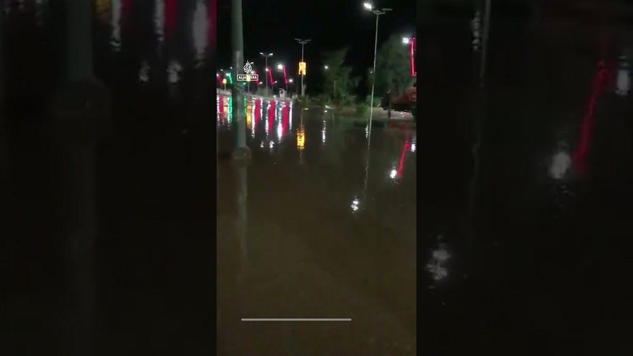 Floods inundate roads in southeastern Algeria