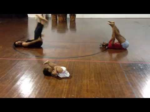 Прекрасната кореографија на 2-годишната Заја, што ја измисли додека се снимаше видеото