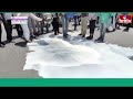 పాలను నేలపాలు జేసిన పాడి రైతులు | Padi Farmers Protest  On Road | Ranga Reddy | Jordar Varthalu  - 01:13 min - News - Video