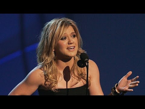 10 UNFORGETTABLE Kelly Clarkson Moments (HD)