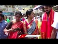 Anchor Suma Visits Tirumala Temple With Family | Tirupati | V6 News  - 03:05 min - News - Video