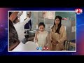 ఓటును వినియోగించుకున్న రాజకీయ నాయకులు సినీనటులు  - 01:28 min - News - Video