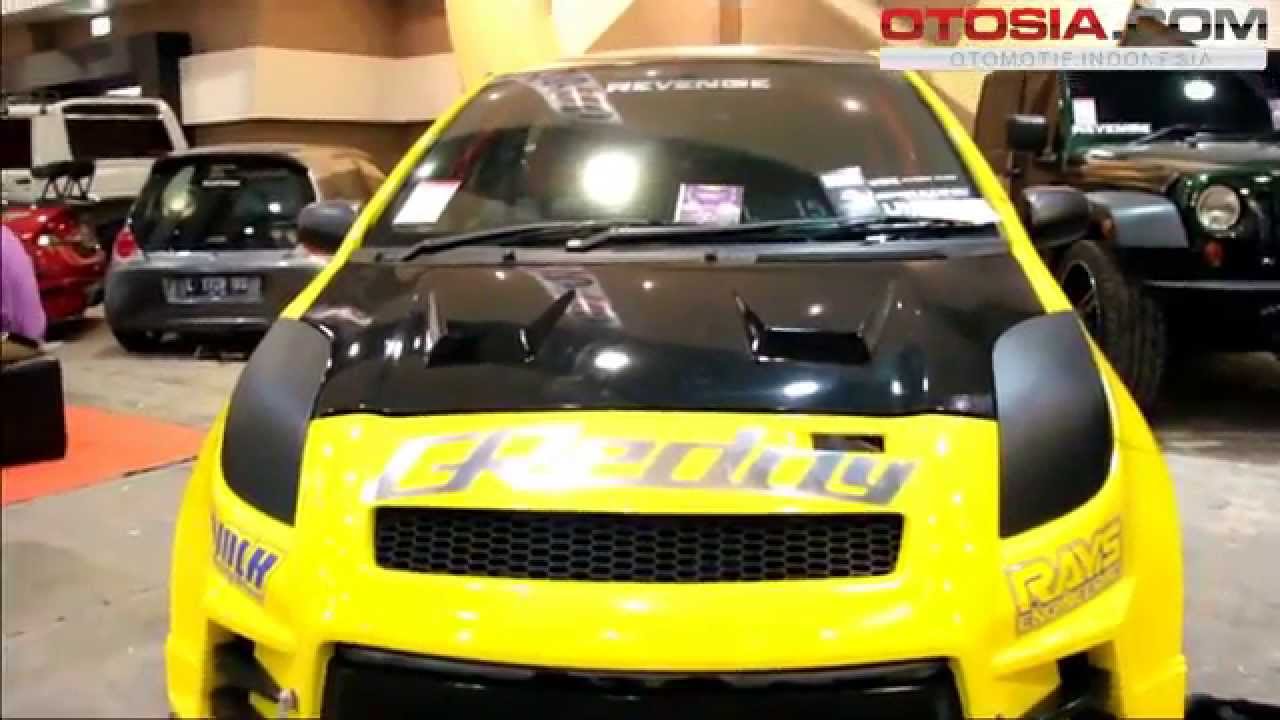 Toyota yaris street racing