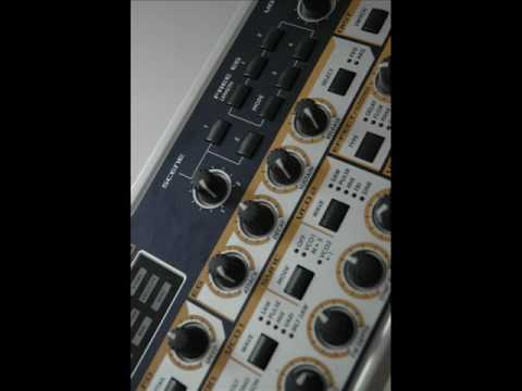 Yamaha AN200 does the 303 by Alien Robot Dance