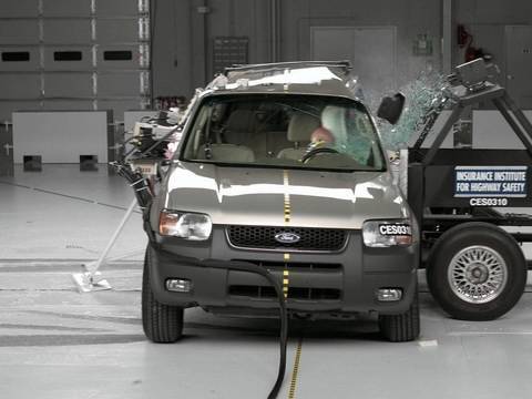 Tes crash video Ford Escape 2000 - 2007